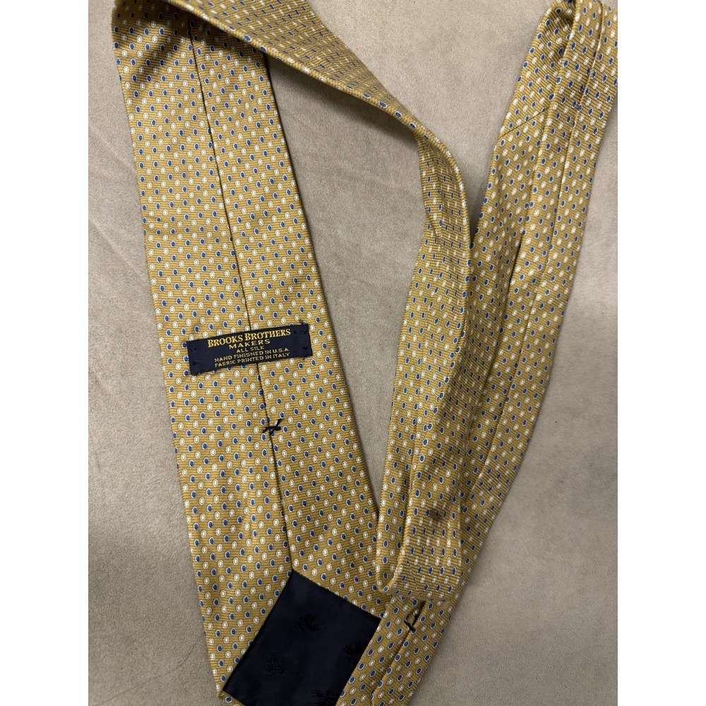 Brooks Brothers Multicolored 100% Silk Tie. *Minor Stain See Pic Nr 4 - Picture 6 of 7
